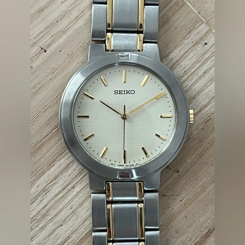 Seiko Vintage Watch Two-Tone Bracelet Large Round Off-White Dial Gold Markers
